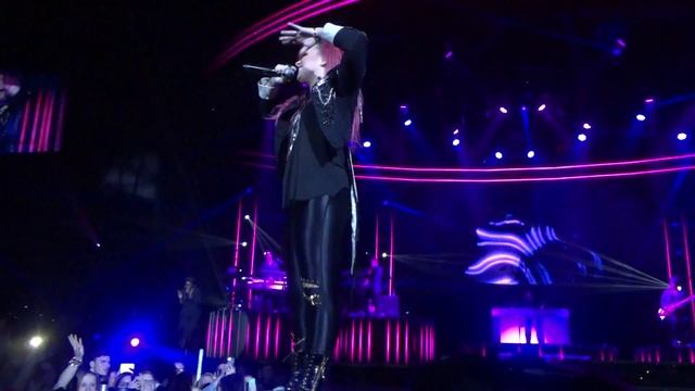 Demi Lovato - Neon Lights - Live Grand Rapids, MI 3/23/14 смотреть онлайн