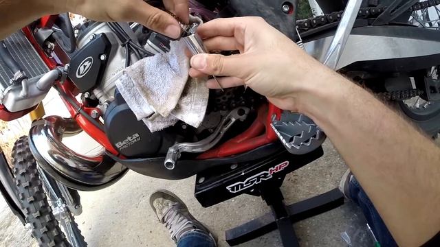 2016 Beta 300RR Y FR performance softer throttle spring install and review смотреть онлайн
