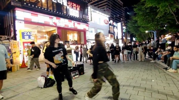THURSDAY. BLACK MIST. DYNAMIC PASSION BUSKING. HONGDAE STREET.