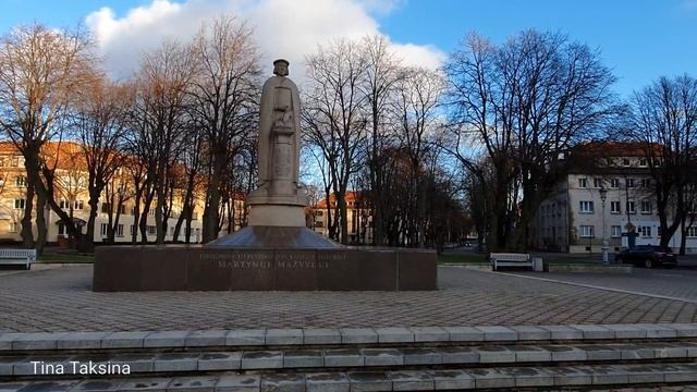 Клайпеда, идём пешком в центр. Людей в городе мало.... Klaipėda. Lietuva. смотреть онлайн