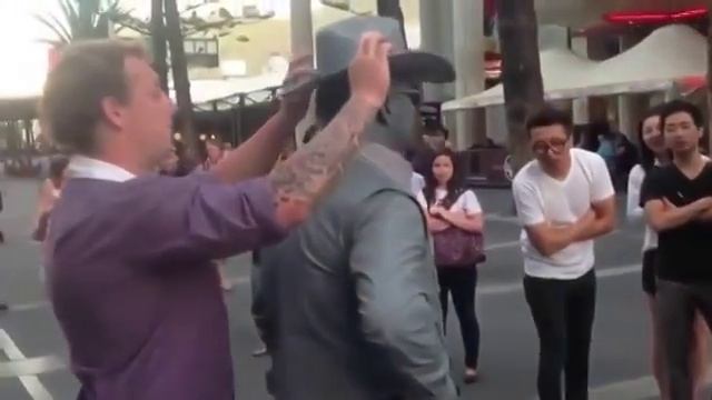 Довыпендривался --Получил по морде смотреть онлайн