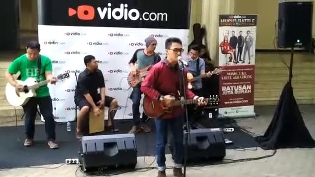 Larina - Tak Akan Pernah Pergi (live vidio.com) смотреть онлайн