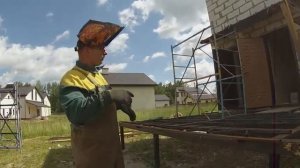 Веранда из проф трубы на винтовых сваях .