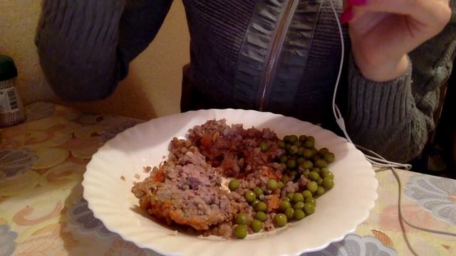 ASMR eating - Rissole with buckwheat / АСМР жевание, чавканье - Тефтеля с гречкой смотреть онлайн
