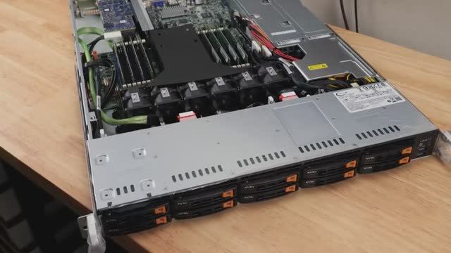 Обзор Broadcom MegaRAID 9560-16i в Supermicro A+1114S-WN10RT: поддержка SAS/SATA/NVMe U.2 смотреть онлайн
