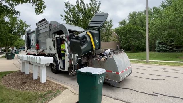 Advanced Disposal Mack LR Heil Half/Pack Garbage Truck смотреть онлайн