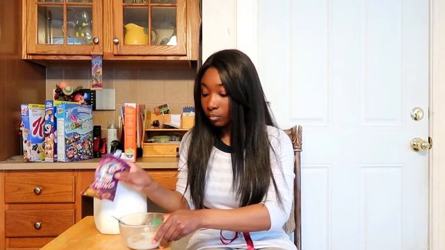 NEW Cereals!! Apple Cinnamon Toast Crunch (Sunny_Side_Up Food Review)Ep.20 смотреть онлайн