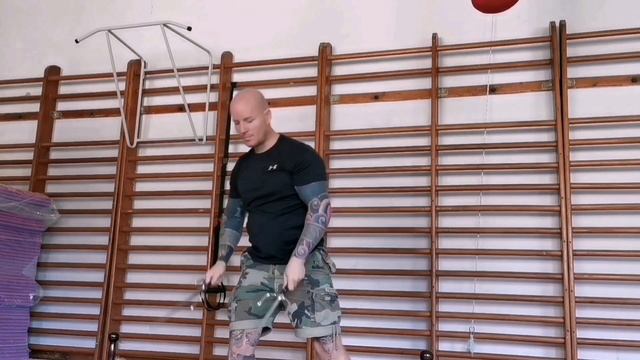 Indian Clubs Hungary - Military 10 / Military Indian Club Exercise With Sai & Knife By Tamas