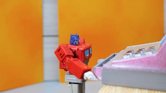 ТРАНСФОРМЕРЫ Тобот Автомобиль Минифорс: Шмель в опасности смотреть онлайн