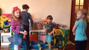 Walking, walking - Action Song for kids - Песенка с движениями
