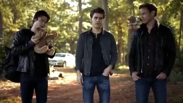 Деймон и Аларик обсуждают чувства Керолайн ♥ смотреть онлайн