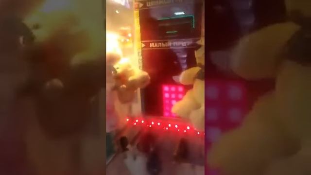 ОПУСТОШИЛ АВТОМАТ С ИГРУШКАМИ!!!! смотреть онлайн