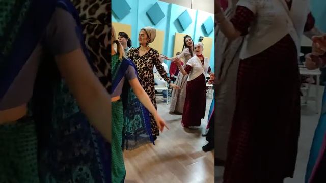 киртан с танцами смотреть онлайн