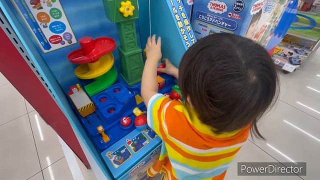 Batang Mahilig Maglaro sa Bic Camera смотреть онлайн