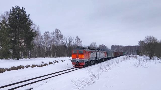 Тепловоз 2ТЭ10М-2129 с вывозным поездом на Павлово смотреть онлайн