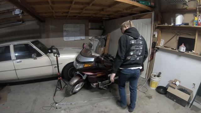 My 40yo Oldsmobile broke... | Weekly 11 смотреть онлайн