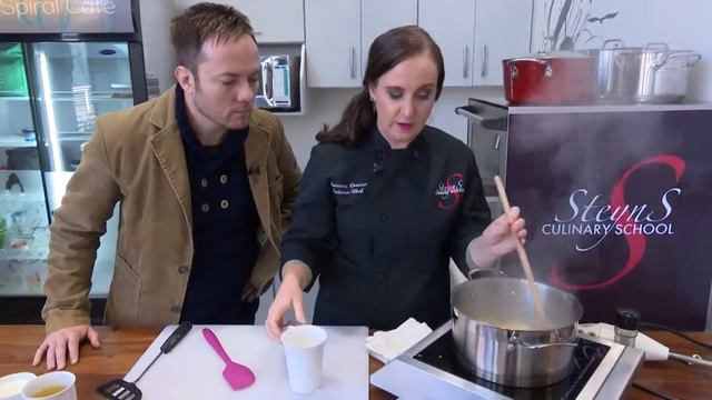 Kombuis - Chef Suzanne Crozier - Blomkool- en Biltongsop - 14 Jun 2017 смотреть онлайн