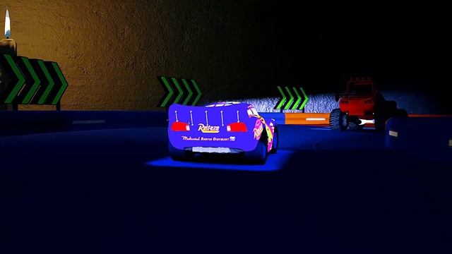 Lightning McQueen NEON vs Lightning McQueen Monster Truck - Pereira Customs Racetrack Halloween смотреть онлайн