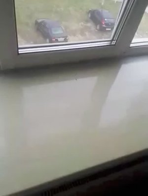 Замена подоконника без повреждения пластиковых откосов из сэндвич-панелей.