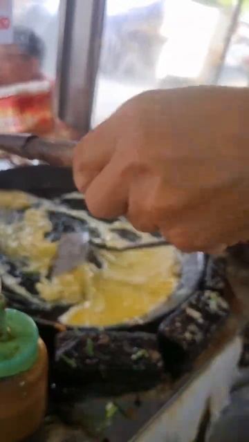 Nai Mong Hoi Thod - Crispy oysters omelette #michelin #bangkok #thailand#coolcuts#굴#Chinatown смотреть онлайн