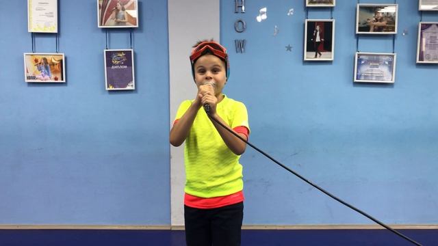 «Moi, j'aime skier!» - песенка на французском языке «Я люблю кататься на лыжах!» смотреть онлайн