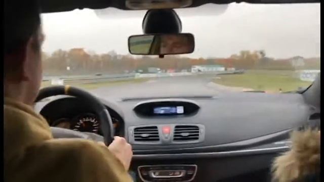 Megane 3 RS first time on track смотреть онлайн