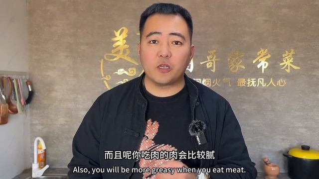 东北最接地气家常菜“白菜炖肉粉”，饭店大厨教你正确做法，真棒 смотреть онлайн