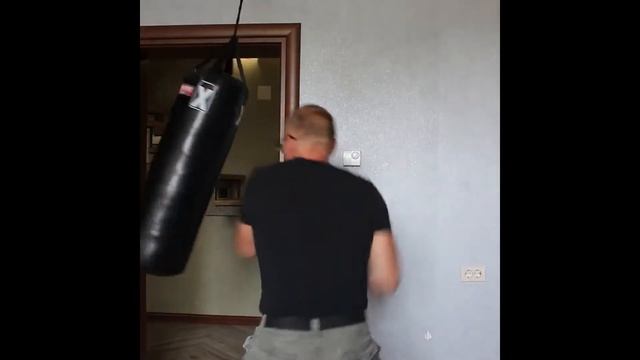 Работа на профессиональном боксёрском мешке 30 кг смотреть онлайн