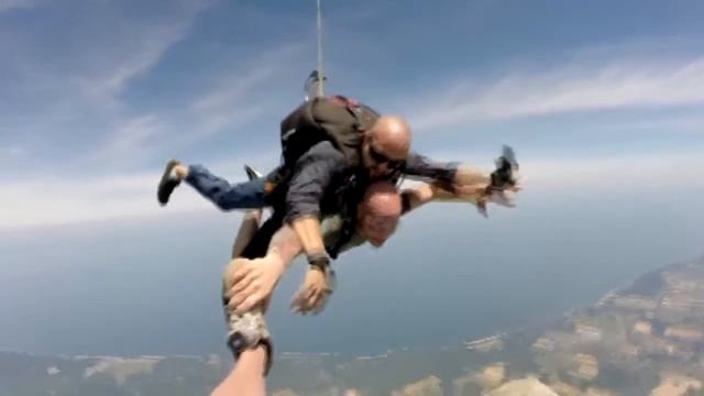 Allen W's Tandem Skydive смотреть онлайн