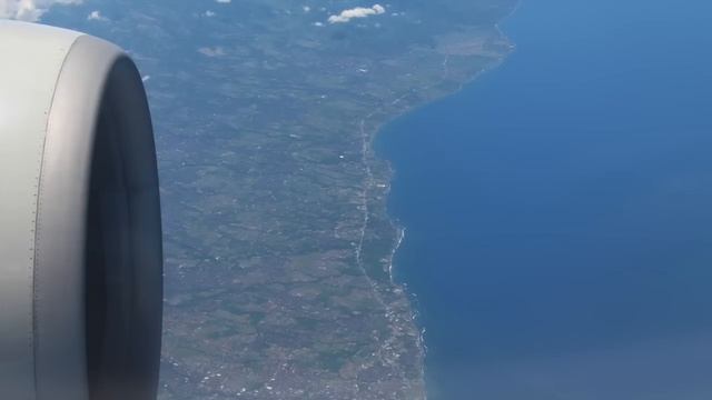 Singapore Airlines B777-300 Regional Business Class - a short video смотреть онлайн