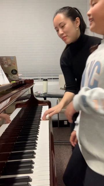 Teacher & Student take turns playing Mozart Sonata in C Major! - fun piano lesson game idea смотреть онлайн