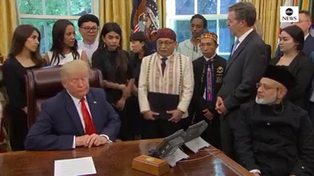 KACHIN NEWS. President Mr. Donald J. Trump with MR.Hka LAM Sam Son смотреть онлайн