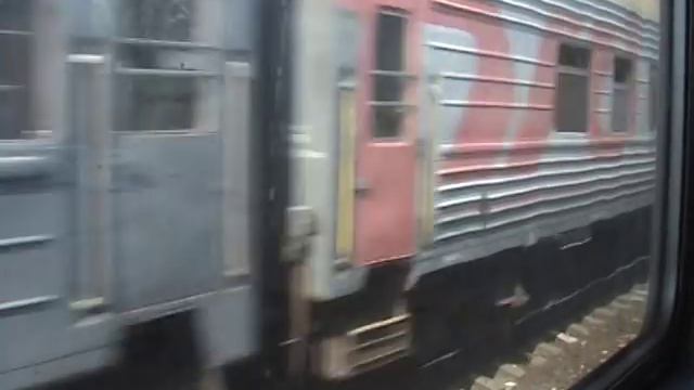 Пропускаем товарняк и 2 пассажирских на станции Люга. смотреть онлайн