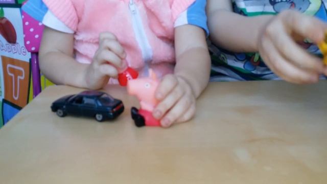 Свинка Пеппа сестра трансформер Дети играют Peppa pig sister transformer Children play смотреть онлайн