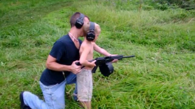 5 year old shooting saiga 12 gauge full auto смотреть онлайн