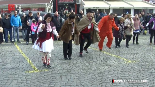 Зли духове и лоши поличби, прогонваха кукери от село Мосомище. смотреть онлайн
