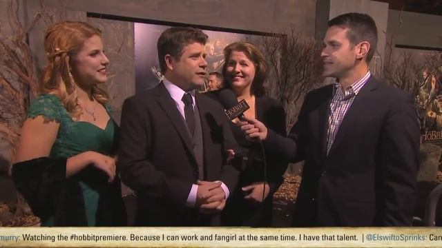 Sean Astin & family at The Hobbit: Desolation of Smaug premiere смотреть онлайн