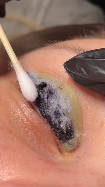 У нас окрашивание уже входит в ламинирование ресниц, чтобы эффект был ещё ярче 🔥 #lash #eyelash смотреть онлайн