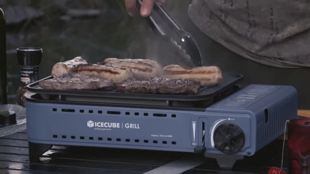 Туристический переносной газовый гриль Ice Cube GS-8 mini BBQ. Готовим стейки смотреть онлайн