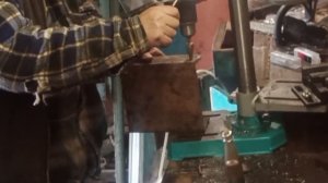 Навеска подъёмная, сверлим швеллер 10 мм.  ф18.