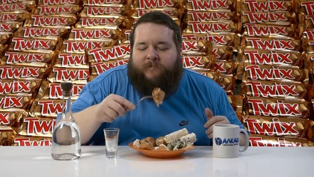 САМОГОН ИЗ ПЕСОЧНОГО ПЕЧЕНЬЯ С ГУСТОЙ КАРАМЕЛЬЮ И ВЕЛИКОЛЕПНЫМ МОЛОЧНЫМ ШОКОЛАДОМ смотреть онлайн