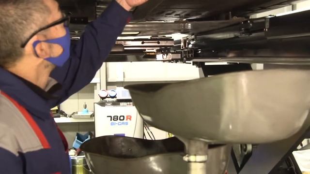 フェラーリ458スパイダーオイル交換　Ferrari 458 oil change　126話 смотреть онлайн