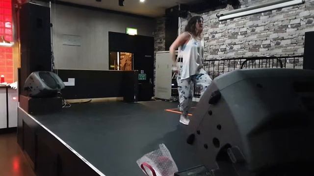 Zumba by Caroline - Gimmee, Gimme, Gimmee, performed by Taira смотреть онлайн