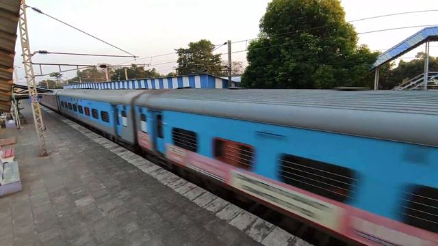 High Speed Crazy Overtakes - Ishpat Express+ Falaknama overtakes looped EMU- INDIAN RAILWAYS смотреть онлайн