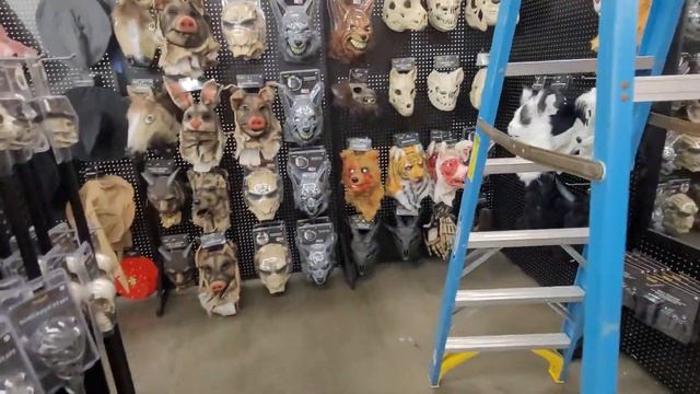 SPIRIT HALLOWEEN GRAND OPENING!!! WALK THROUGH THIS HUGE STORE WITH ME! смотреть онлайн
