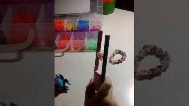 Плетение из резинок/ браслет "попугайчик" придумала сома!!!! смотреть онлайн