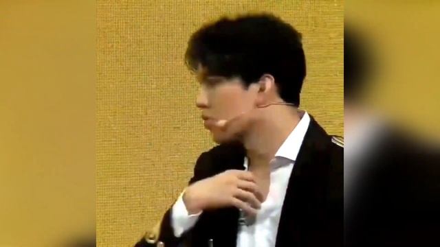 🔔 Димаш Кудайберген дал интервью продюсеру Ральфу Саймону на конференция DLD в Мюнхене