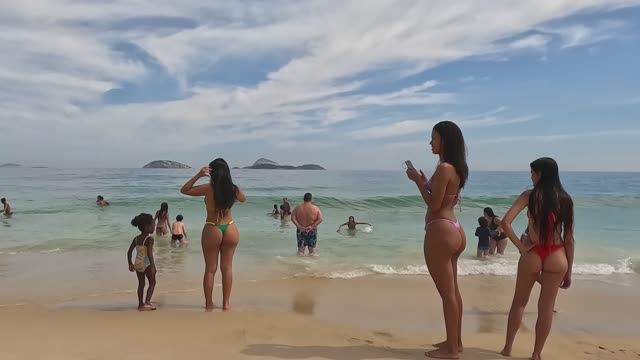 Прогулка по самому потрясающему пляжу в Рио. 2025. 4 К Видео. смотреть онлайн