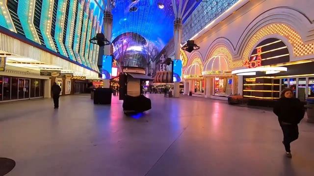 DOWNTOWN FREMONT STREET LAS VEGAS EARLY MORNING SCENES FEBRUARY /24/2023 6:00 A.M. VLOG #751 смотреть онлайн