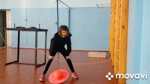 Шандалинова  Г.Т. Жанэлька модэлька на Финес мяче прыгает в спорт зале. 2021-22г 10 л